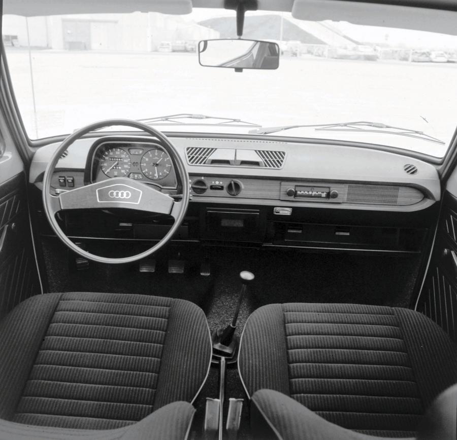 Торпедо Audi 50 GL (Typ 86) 1974 года  (фото 7 из 17)